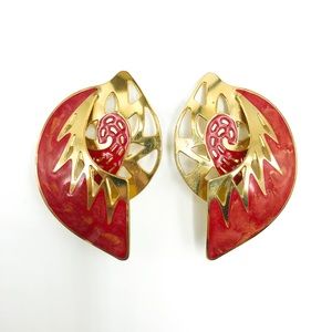 Vintage conch shell shaped earrings